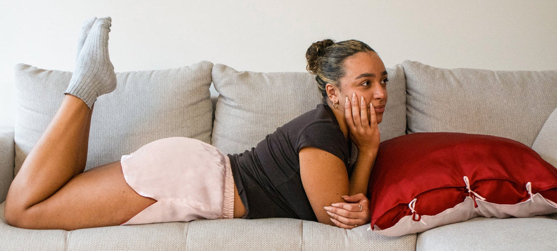 Sleeping with a silk pillowcase: the real benefits