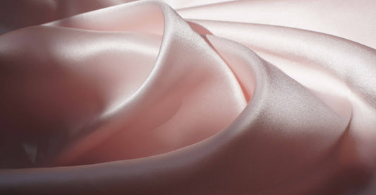 Preserve the beauty of your silk: essential care tips